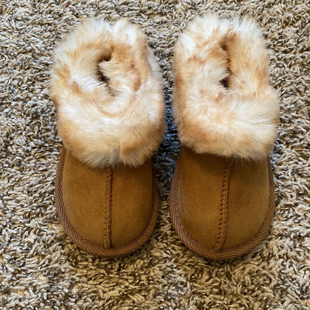 Cat & Jack Slippers